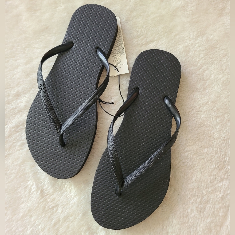 GAP Black Textured Flip Flop Sandals